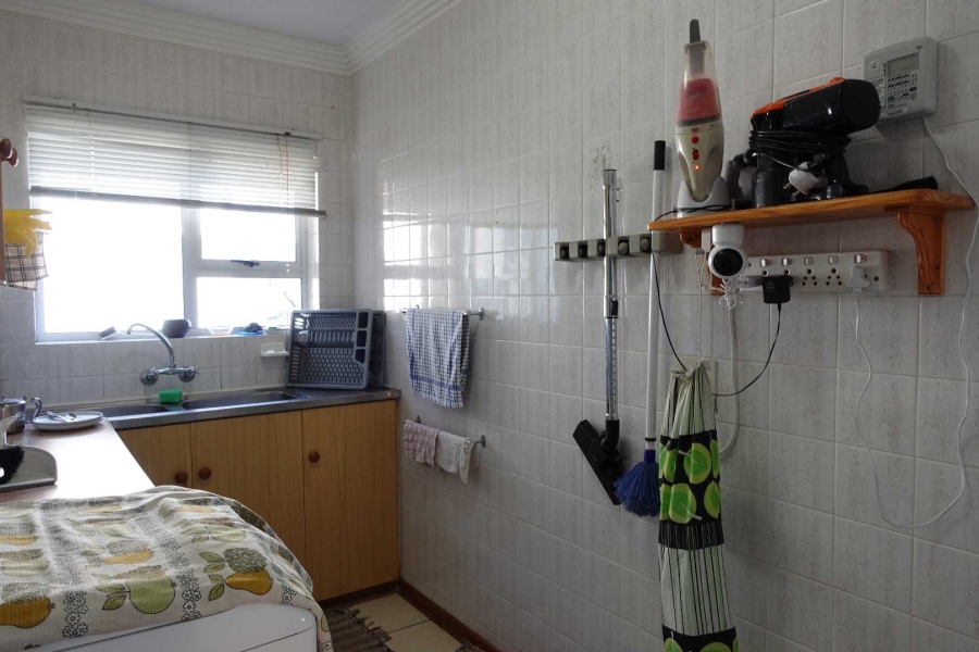 6 Bedroom Property for Sale in Outeniqua Strand Western Cape